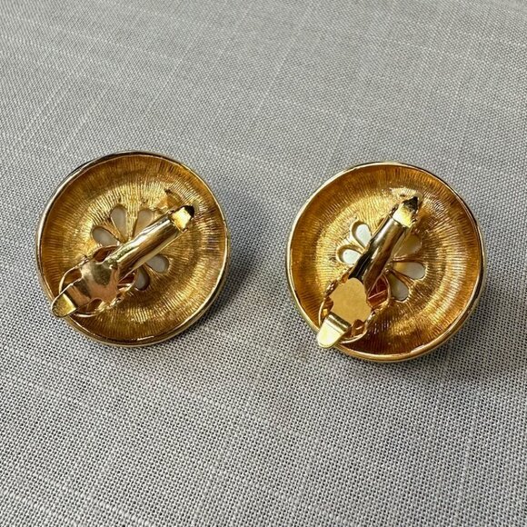 Vintage Large Pearl with Black Round Clip On Earrings - Picture 6 of 8